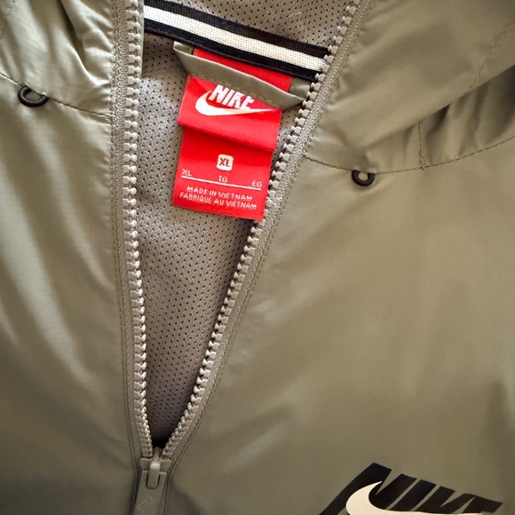 Nike Men’s Zip-up Hoodie Sports Jacket - Picture 3 of 7